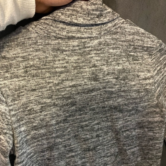 SEDUCTIONS by SIRENS Light Grey Turtle Neck Cropped Long Sleeve ‼️$9 price drop - Picture 8 of 10